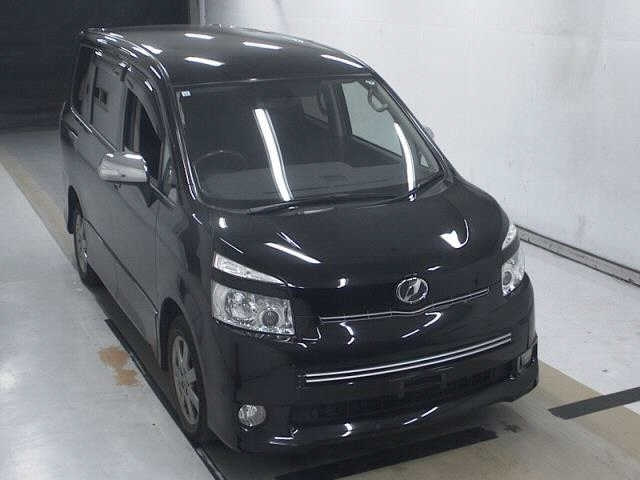 TOYOTA VOXY 2009