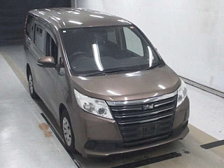 TOYOTA NOAH 2014