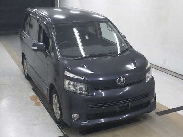 TOYOTA VOXY 2009