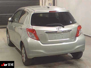 TOYOTA VITZ 2012