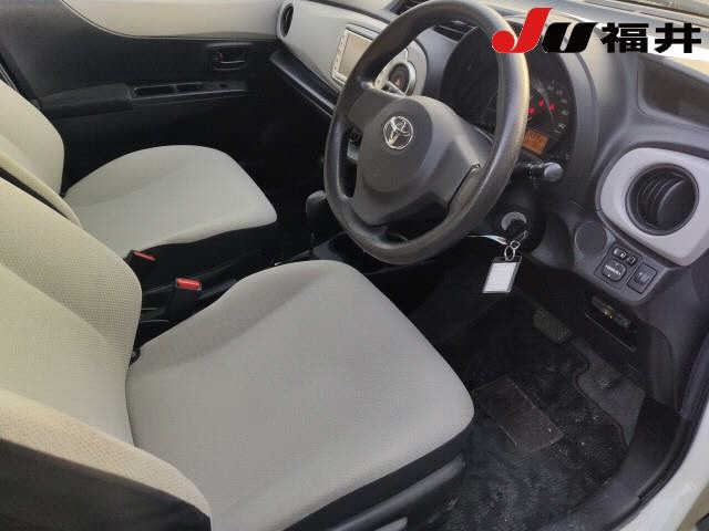 TOYOTA VITZ 2011