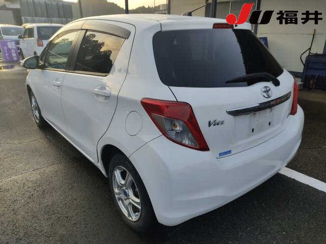 TOYOTA VITZ 2011