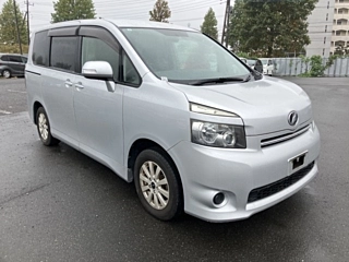 TOYOTA VOXY 2009