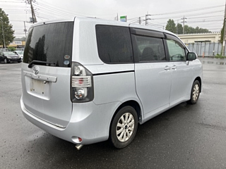 TOYOTA VOXY 2009