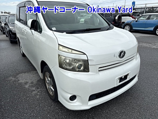 TOYOTA VOXY 2009