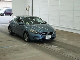 VOLVO V40 2015