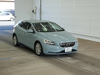 VOLVO V40 2017