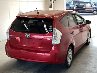 TOYOTA PRIUS ALPHA 2011