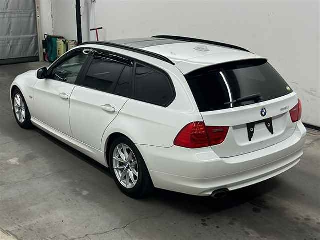 BMW 3 SERIES 2011