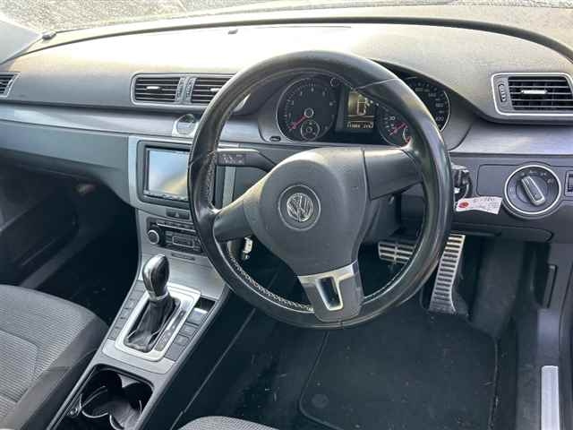 VOLKSWAGEN PASSAT VARIANT 2011