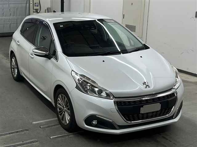 PEUGEOT 208 2018