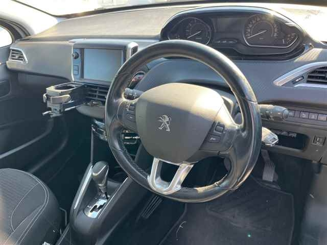 PEUGEOT 208 2018