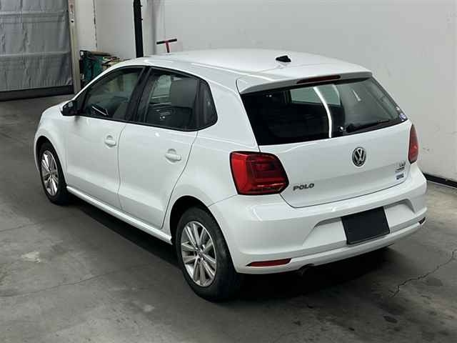 VOLKSWAGEN POLO 2016