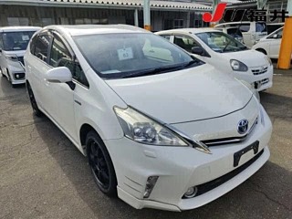 TOYOTA PRIUS ALPHA 2011