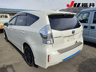 TOYOTA PRIUS ALPHA 2011