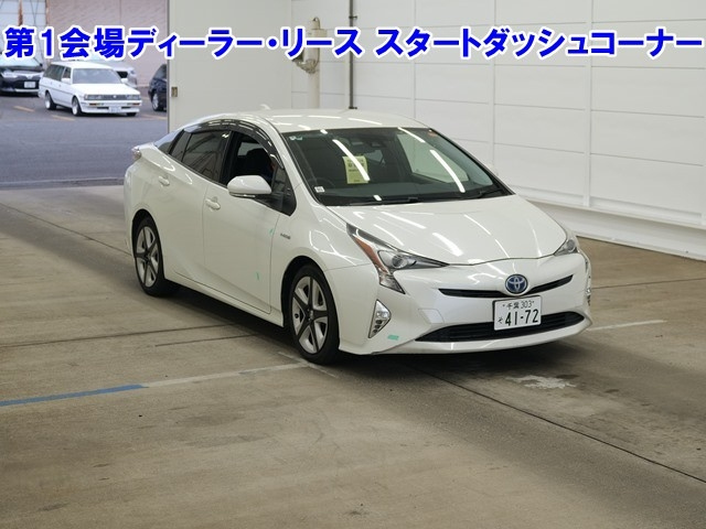 TOYOTA PRIUS 2016
