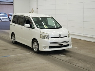 TOYOTA VOXY 2009