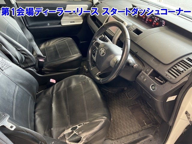 TOYOTA NOAH 2010