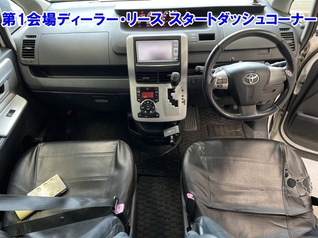 TOYOTA NOAH 2010