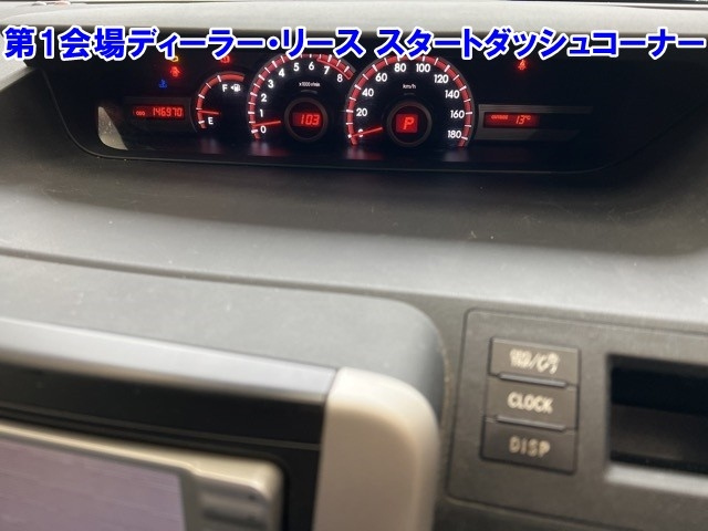 TOYOTA NOAH 2010