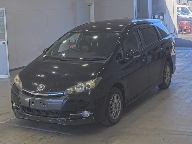 TOYOTA WISH 2013