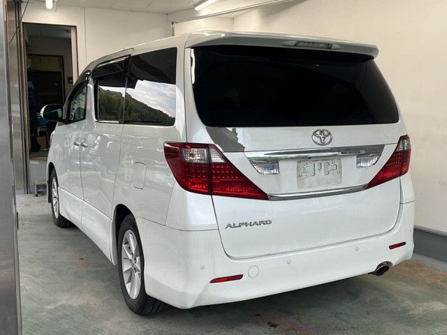TOYOTA ALPHARD 2010