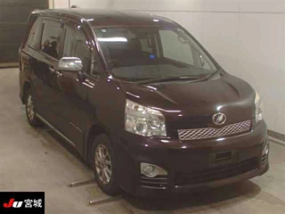 TOYOTA VOXY 2013