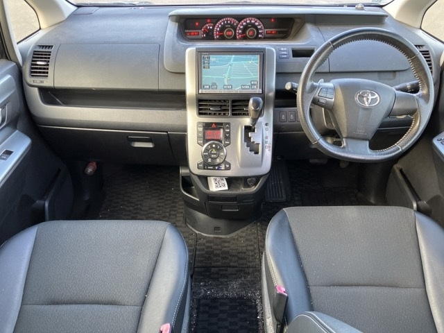 TOYOTA VOXY 2012