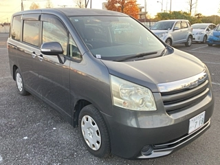 TOYOTA NOAH 2010