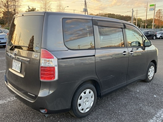 TOYOTA NOAH 2010