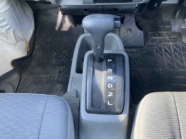 MITSUBISHI MINICAB VAN 2013