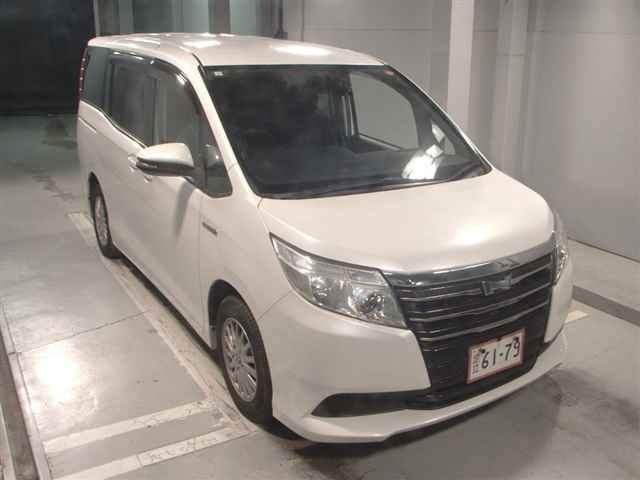 TOYOTA NOAH 2015