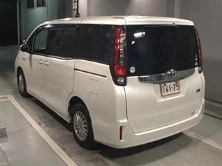 TOYOTA NOAH 2015