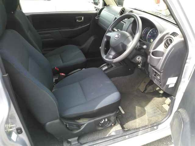 NISSAN KIX 2009