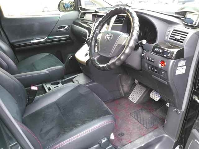 TOYOTA VELLFIRE 2013