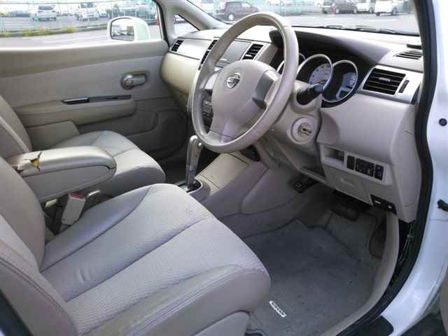 NISSAN TIIDA 2010