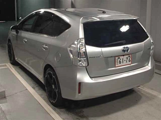 TOYOTA PRIUS ALPHA 2011
