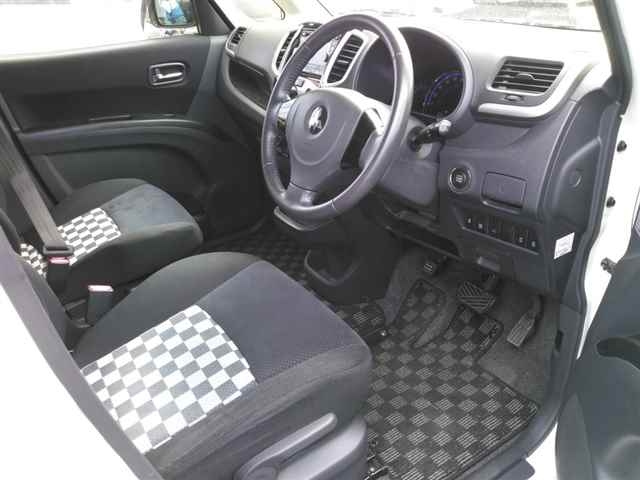 MITSUBISHI DELICA D2 2012