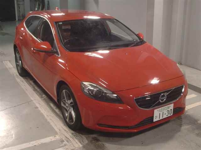 VOLVO V40 2015