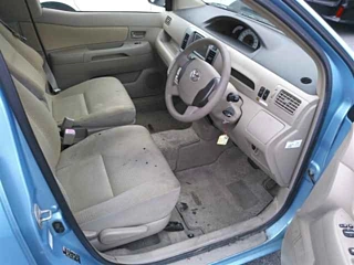 TOYOTA RAUM 2010