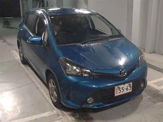 TOYOTA VITZ 2015