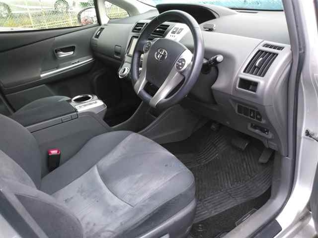 TOYOTA PRIUS ALPHA 2012