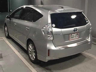 TOYOTA PRIUS ALPHA 2013