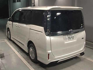 TOYOTA VOXY 2014