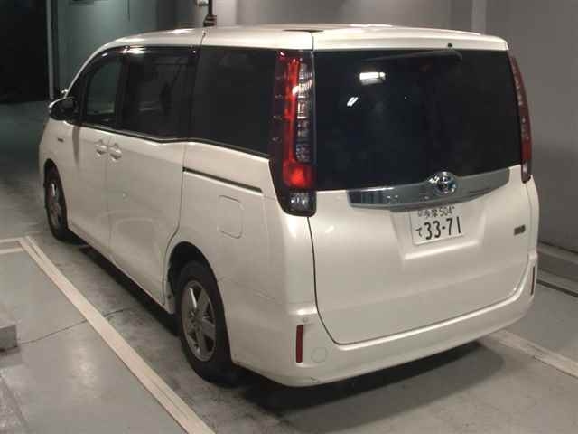 TOYOTA NOAH 2014
