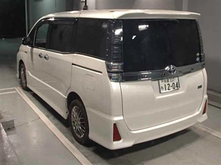 TOYOTA VOXY 2018