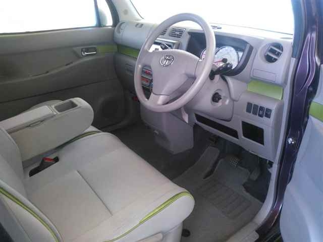 TOYOTA PIXIS SPACE 2016