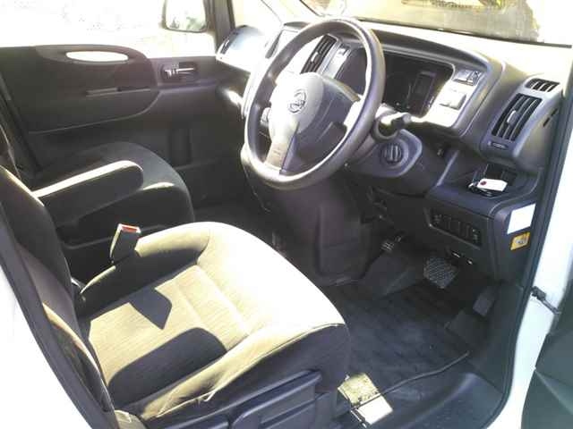 NISSAN SERENA 2010