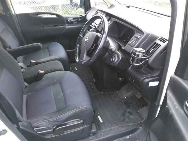 NISSAN SERENA 2010