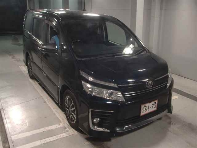TOYOTA VOXY 2014